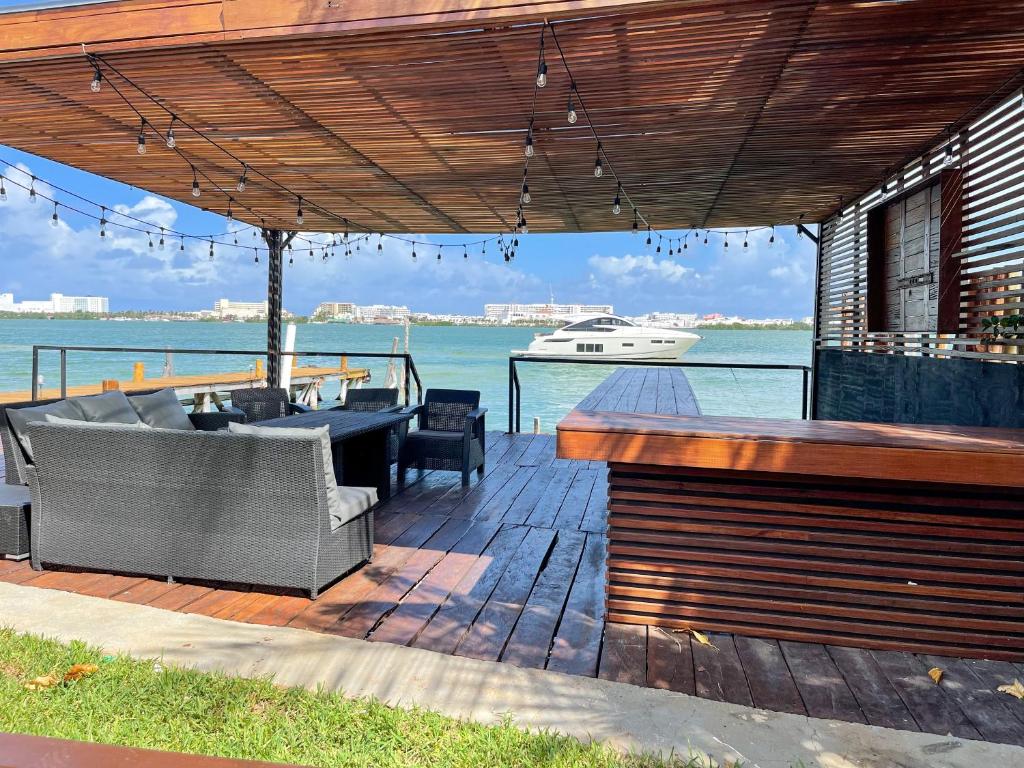 5BR Private Waterfront Villa with Pool & Terrace by Solmar Rentals photo 3