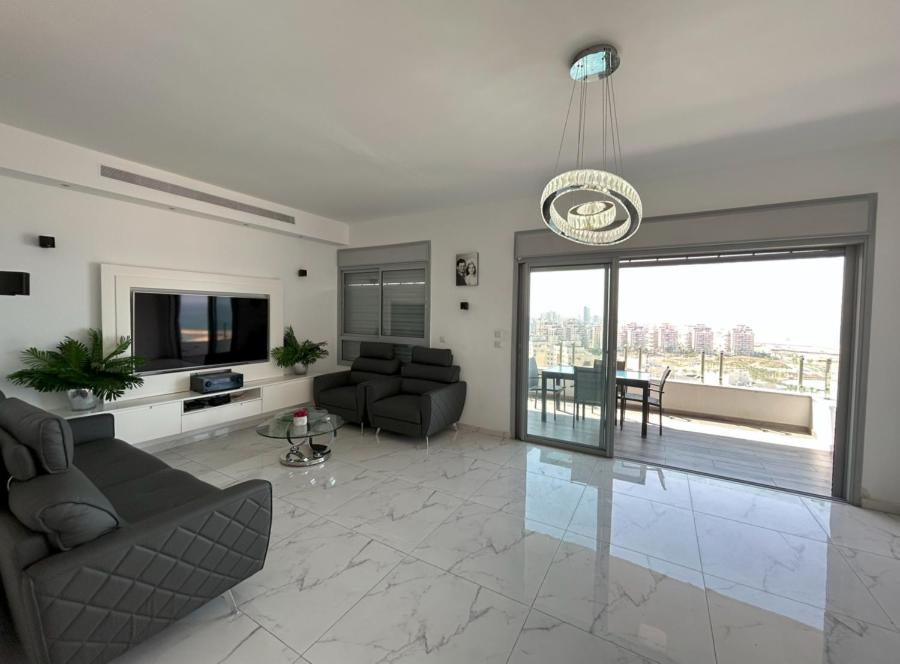 Ashdod Seaview Apartment- דירה אשדוד נוף לים photo 1