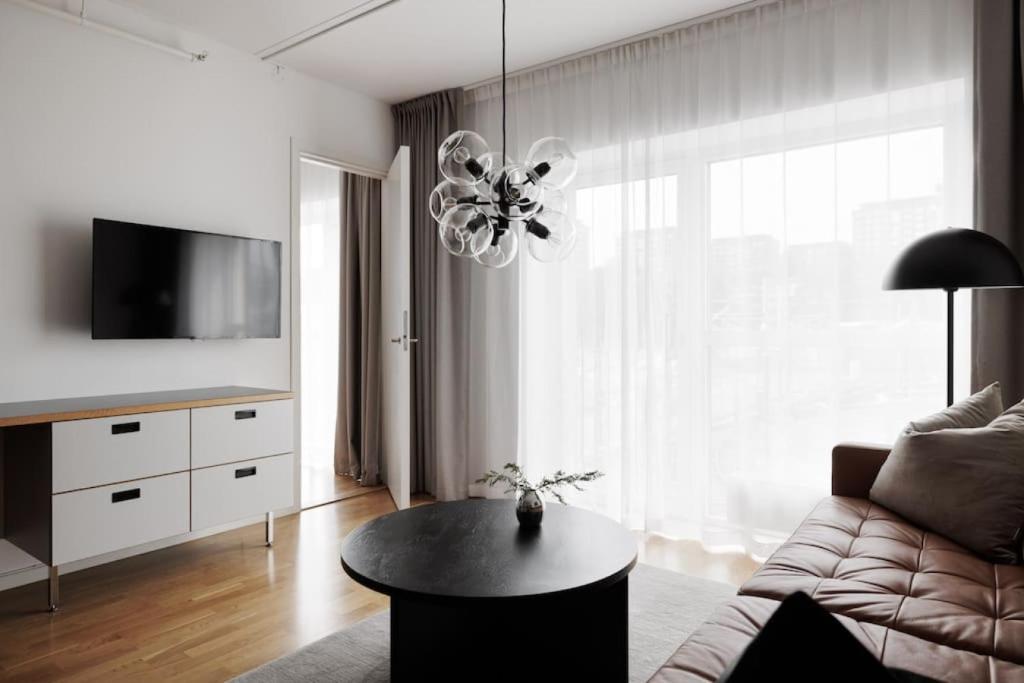 Modern City Retreat w. workspace