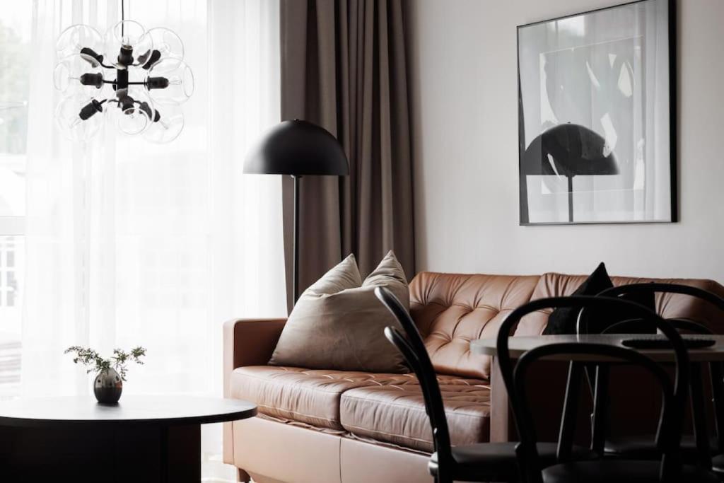 Modern City Retreat w. workspace photo 1
