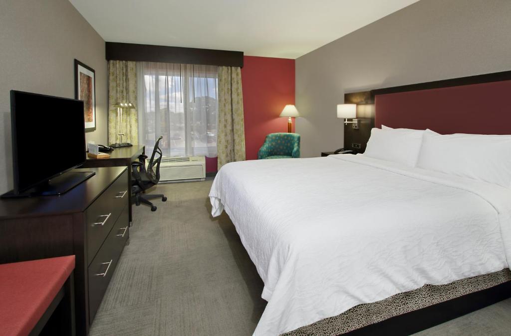 Hilton Garden Inn Sonoma County Airport photo 2