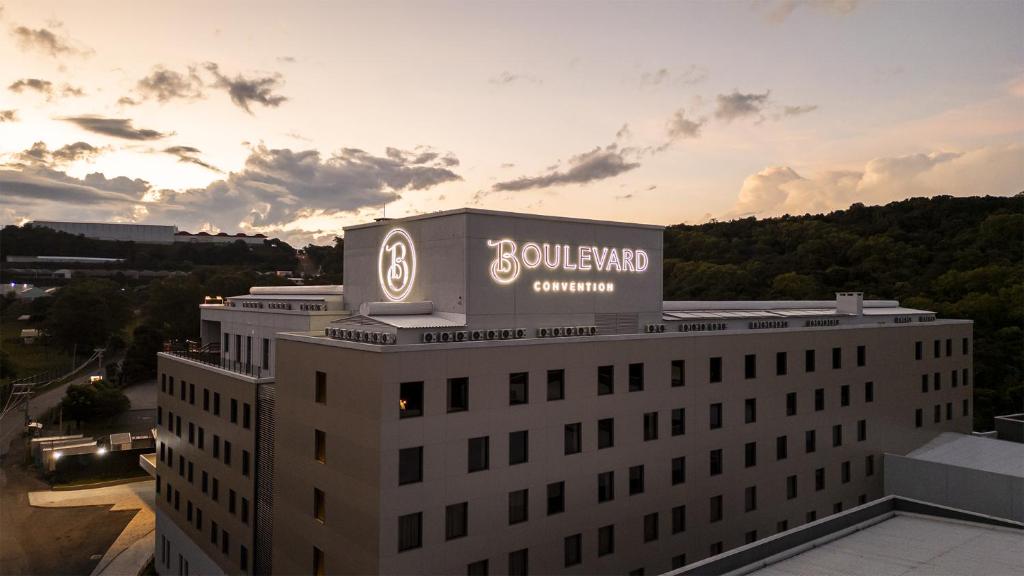 Plaza Hotel & Boulevard Convention - Vale dos Vinhedos photo 2