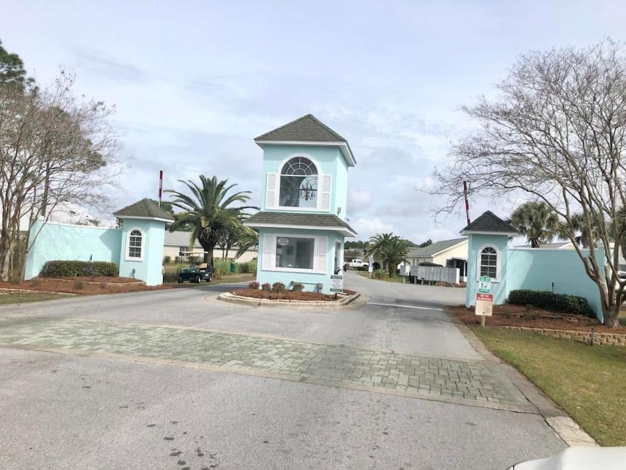 Sand Dune! Sleeps 6. Two pools, walk to the beach! photo 4