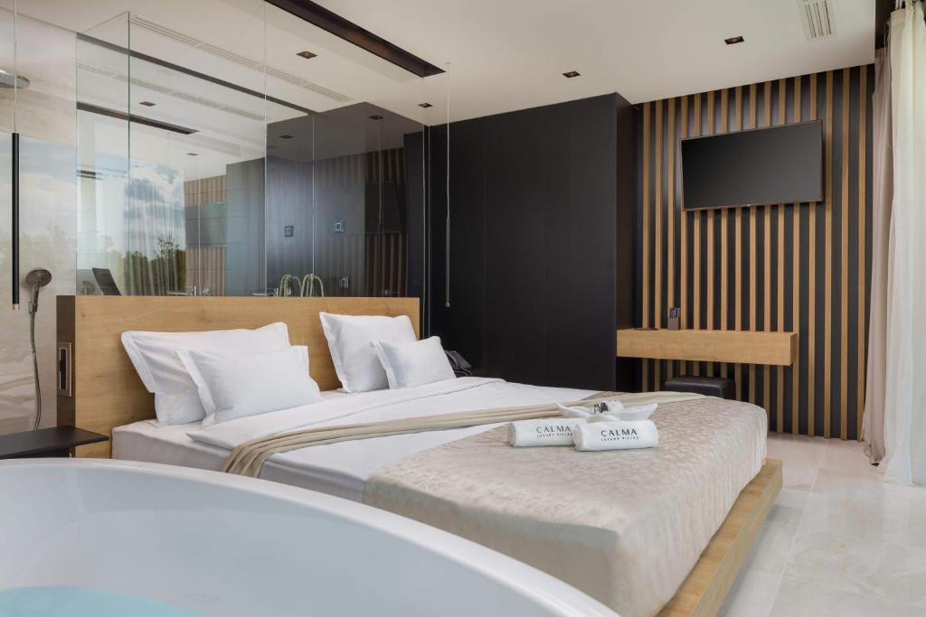 5-Star Villa Calma II with Heated Pool & Jacuzzi Oasis photo 4