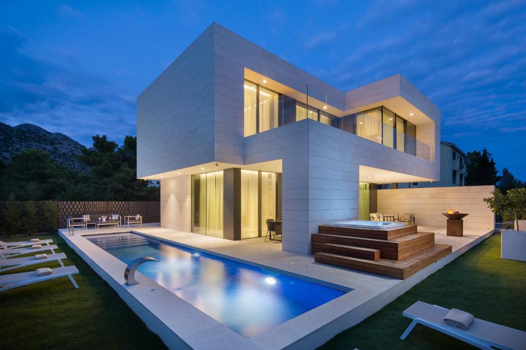 5-Star Villa Calma II with Heated Pool & Jacuzzi Oasis