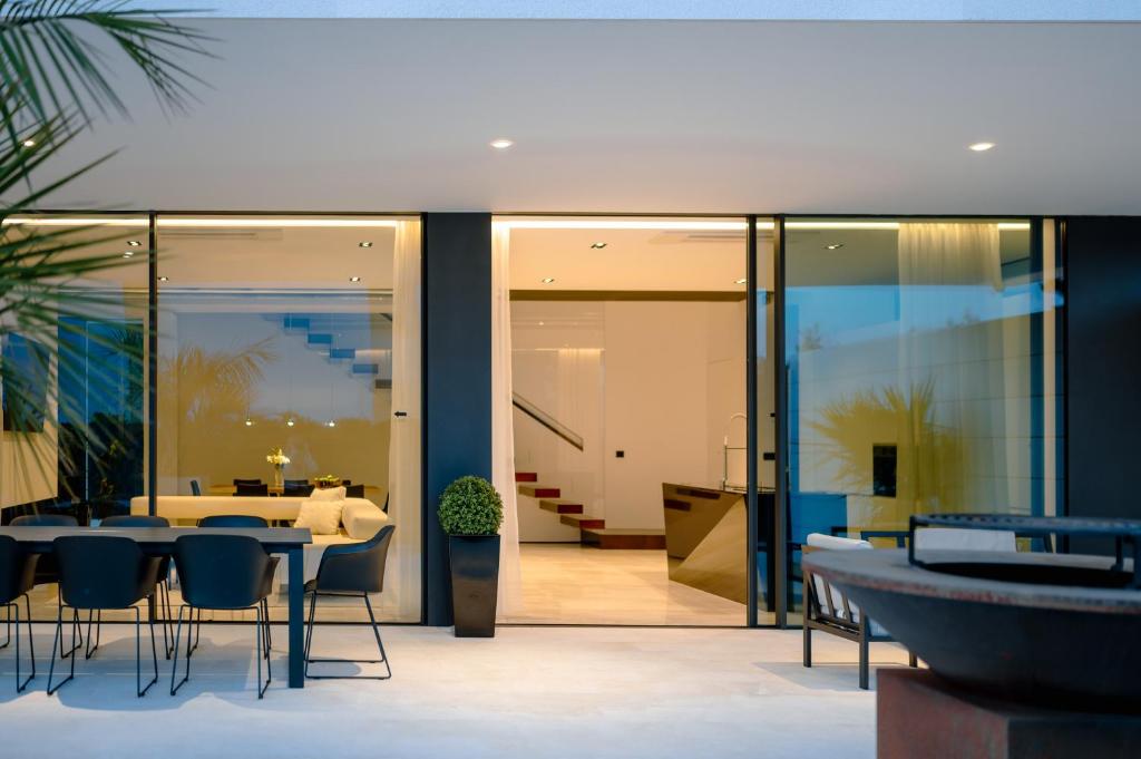 5-Star Villa Calma II with Heated Pool & Jacuzzi Oasis photo 3