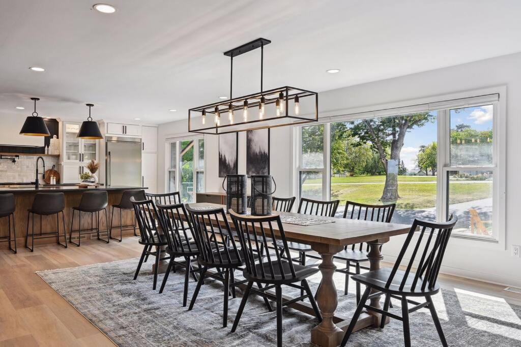 Luxury Cowdry Cottage Lake Home photo 1