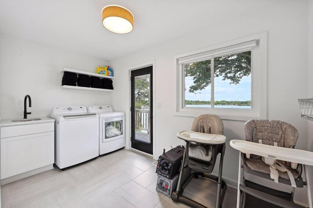 Luxury Cowdry Cottage Lake Home photo 3