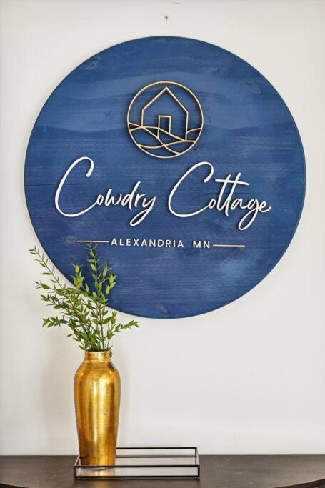 Luxury Cowdry Cottage Lake Home photo 4