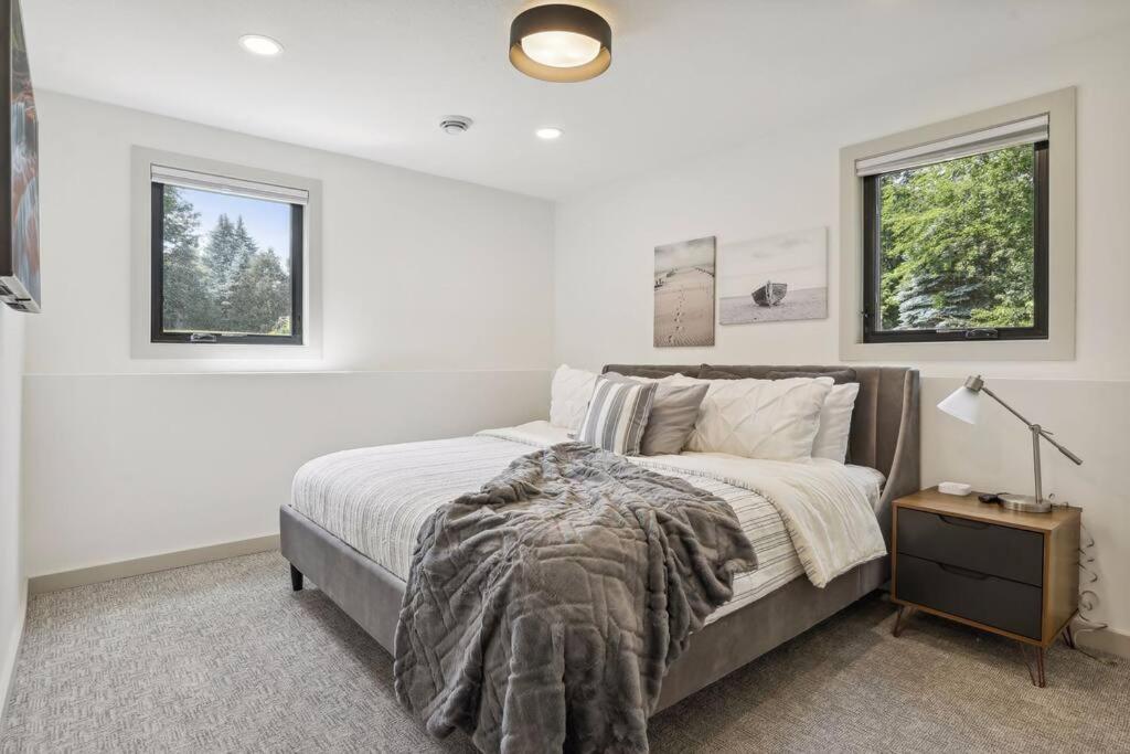 Luxury Hastings Home, Sleeps 18+ photo 1