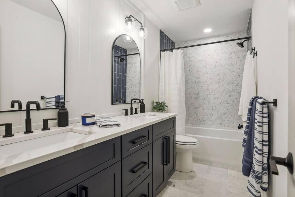 Luxury Hastings Home, Sleeps 18+ photo 2