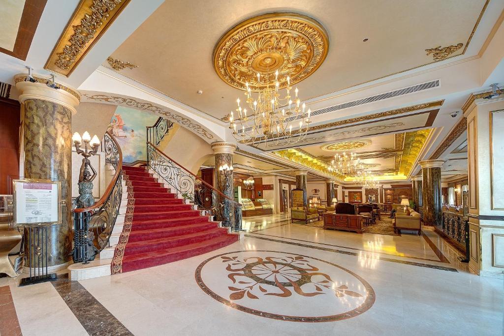 {
  "en-gb": "Royal Ascot Hotel"
} photo 1