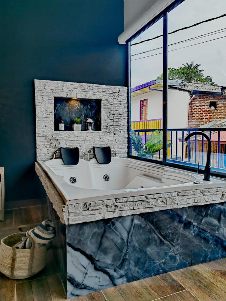 Habitacion Deluxe 2 con Jacuzzi a 20 mt del parque photo 3
