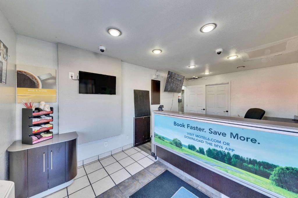 Motel 6-Austin, TX - South - Airport photo 1