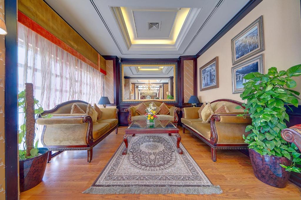 {
  "en-gb": "Ascot Hotel"
} photo 1