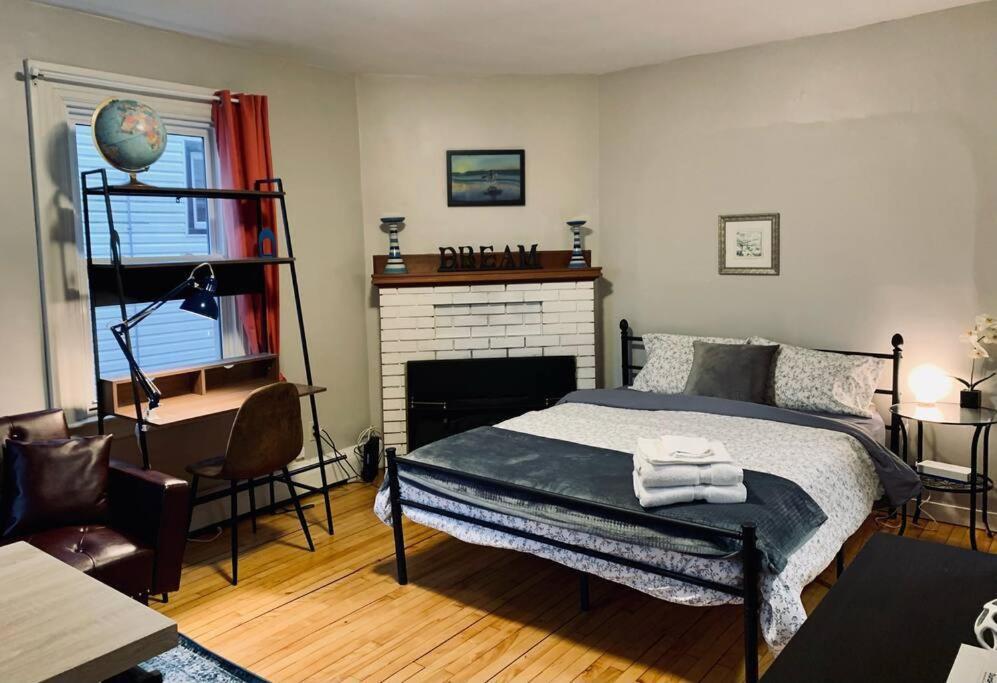 Cozy Apt #4 in DT Halifax