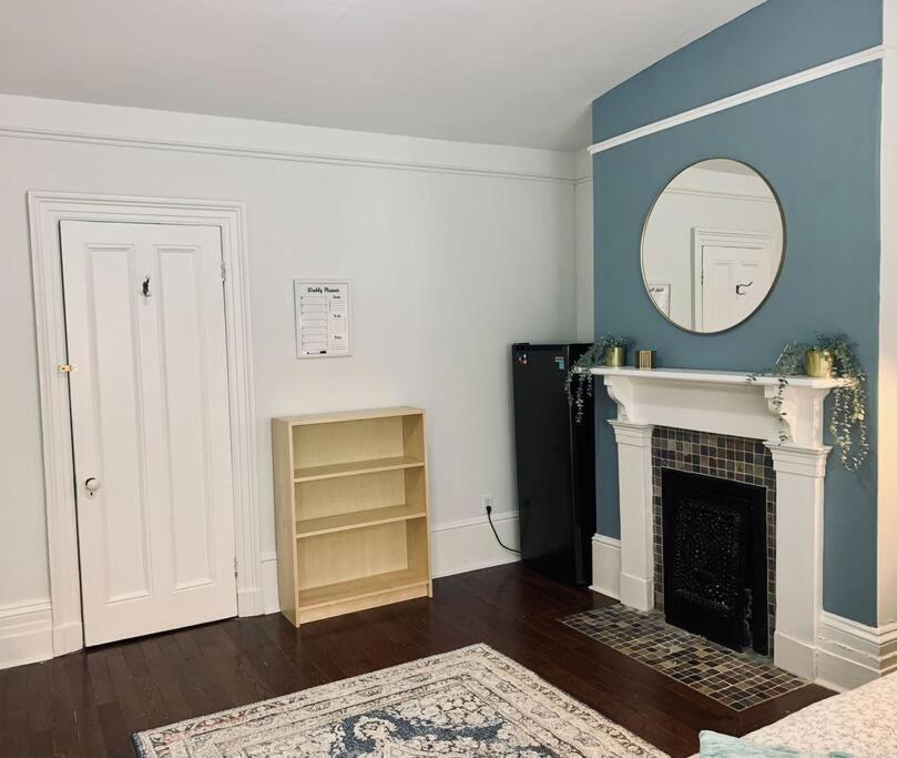 Bright & Spacious 2-BDRM Apt #3 photo 4