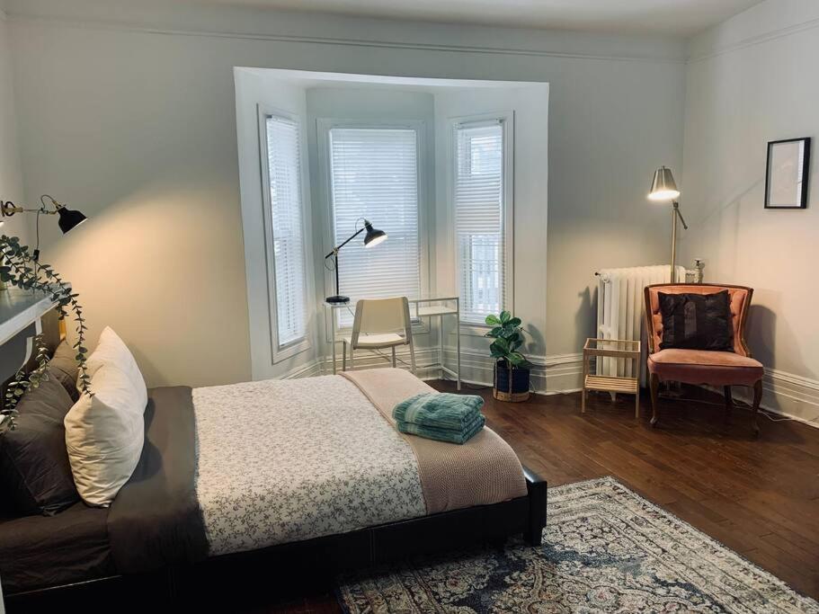 Bright & Spacious 2-BDRM Apt #3 photo 2