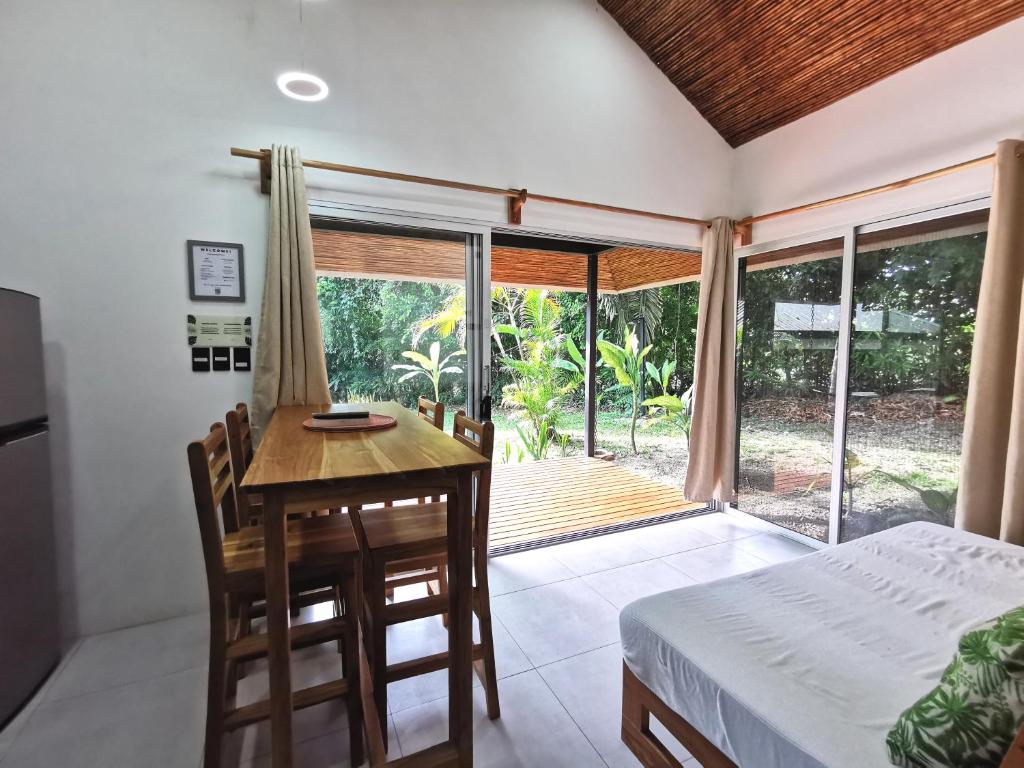 Armadillo Eco Bungalows - Santa Teresa photo 2
