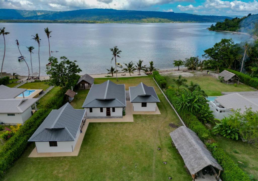 Emotu Bay Lodge