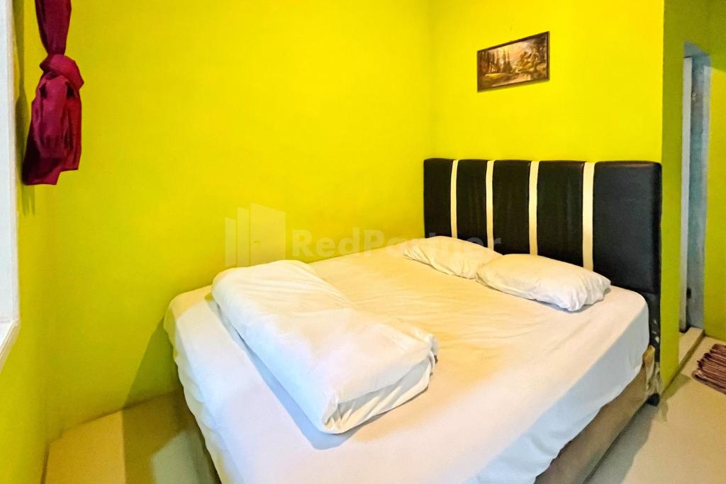 Penginapan Gindo Sidebuk Debuk Berastagi RedPartner photo 3