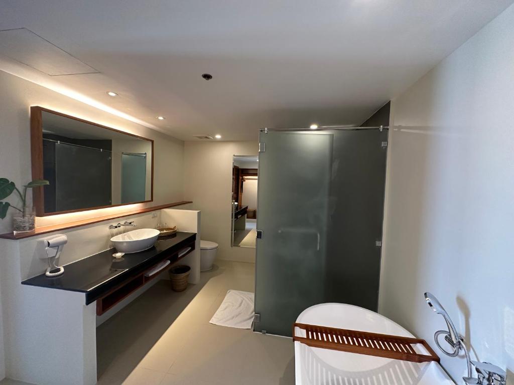 Bluewater Maribago Beach Resort photo 1
