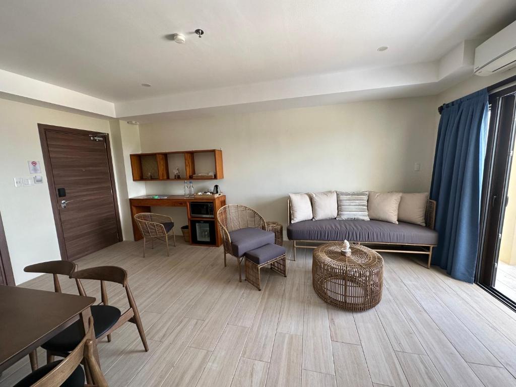 Bluewater Maribago Beach Resort photo 4