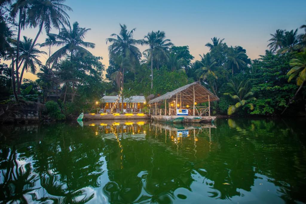 Aki Luna Lagoon Resort Hikkaduwa photo 4