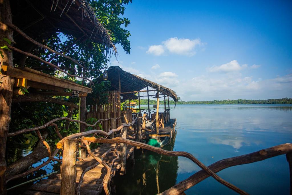 Aki Luna Lagoon Resort Hikkaduwa photo 2