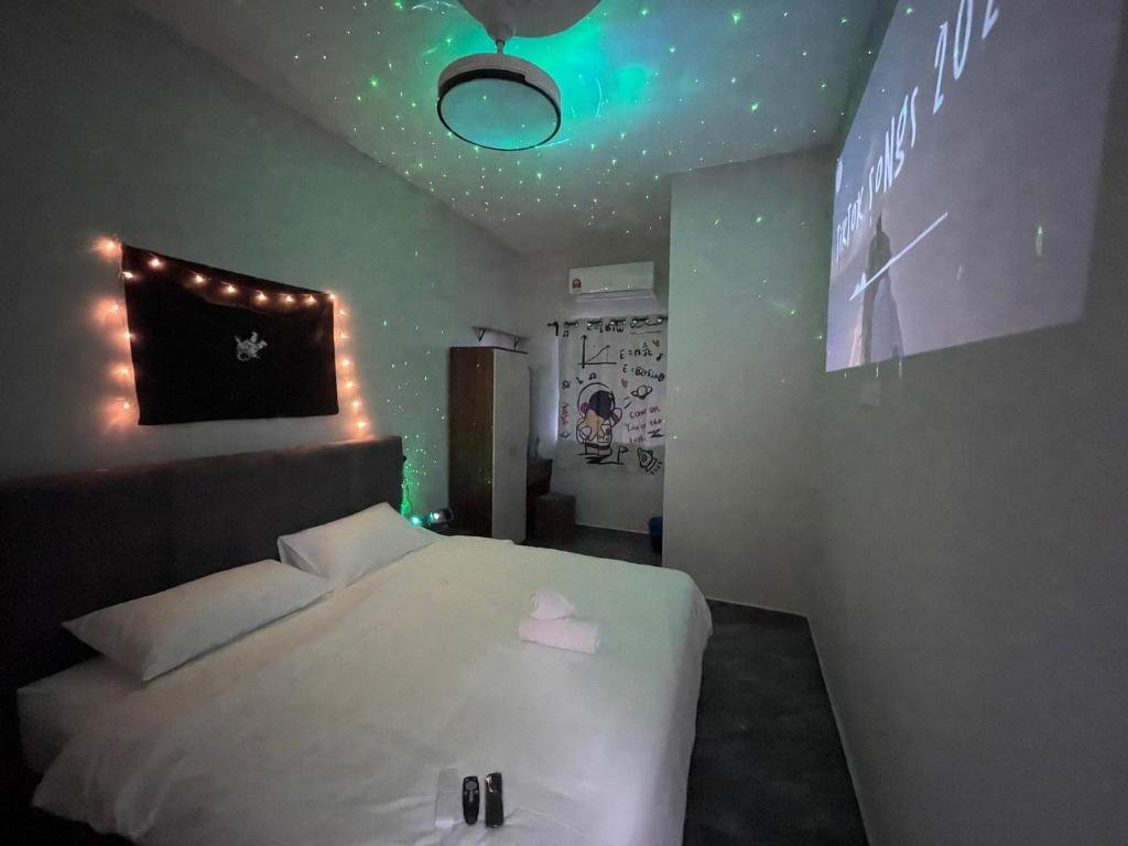 Room with PrivateBathroom, Projector, KSL Mall photo 1