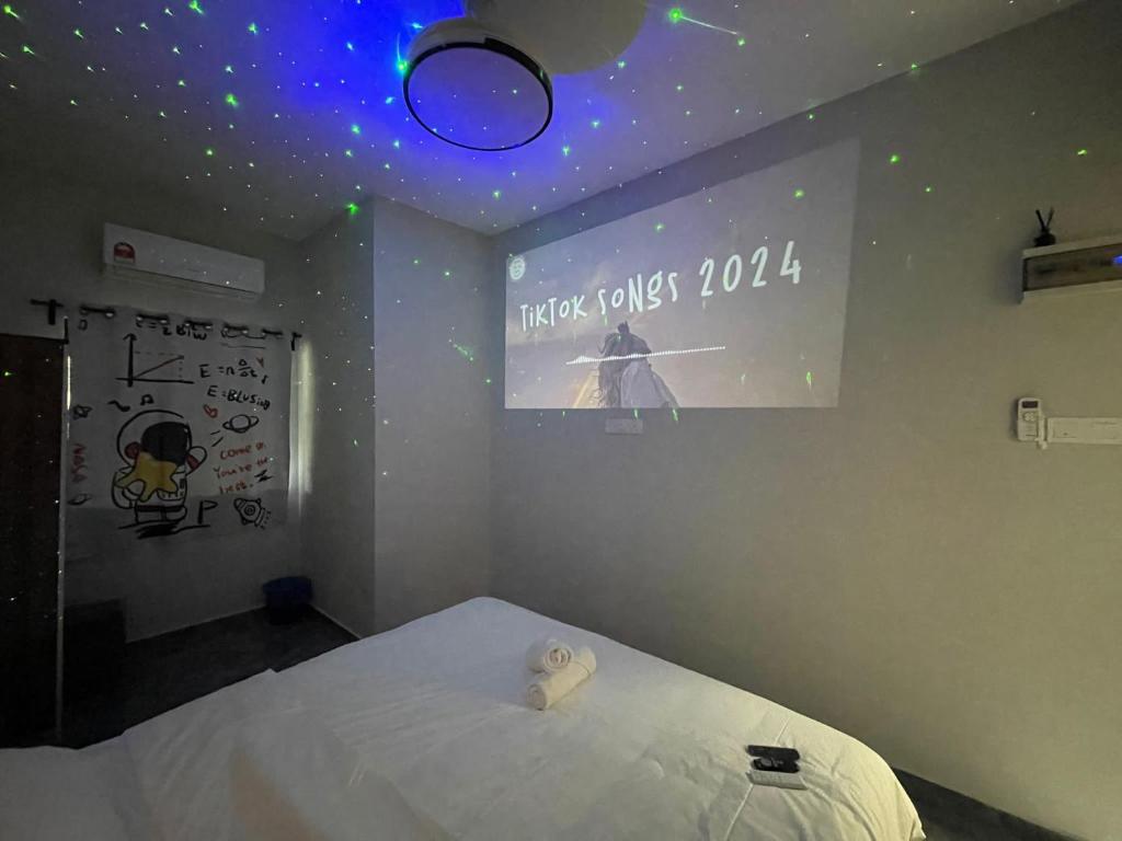 Room with PrivateBathroom, Projector, KSL Mall photo 2