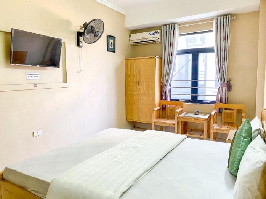 Quang Chung - 44 Phú Viên, Q.Long Biên - by Bayhostel