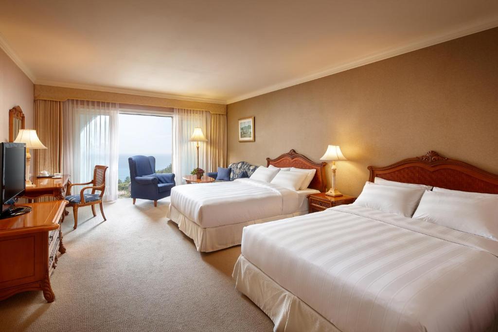 Lotte Hotel Jeju photo 4