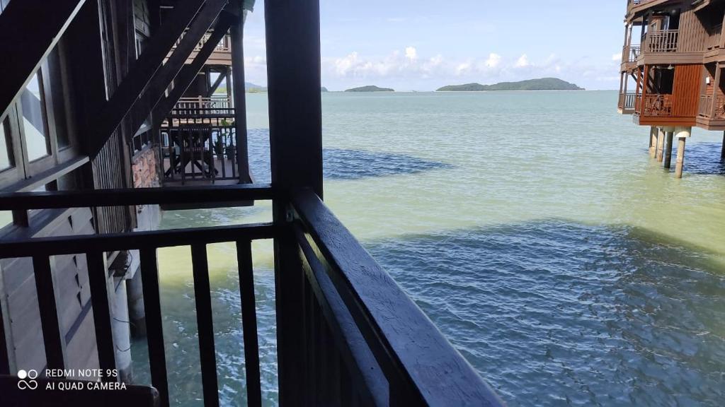 Villa Dalam Laut 580