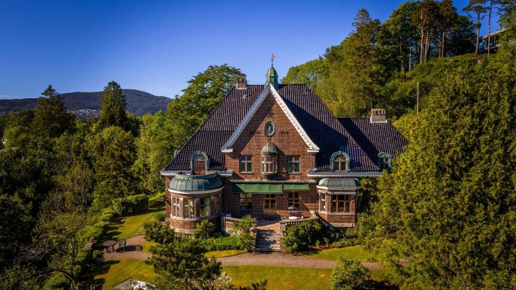 Unique Victorian Villa with private coastline photo 3