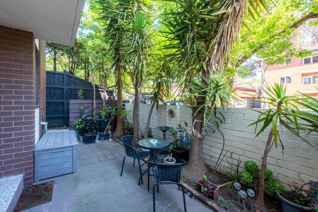 Beautiful 2-bed Unit in St Kilda West w Parking photo 3