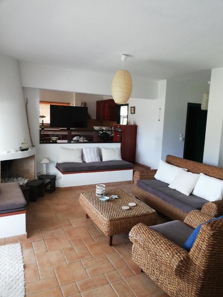 Marathon Beachside Villa 100m from the beach - Tap to explore photos