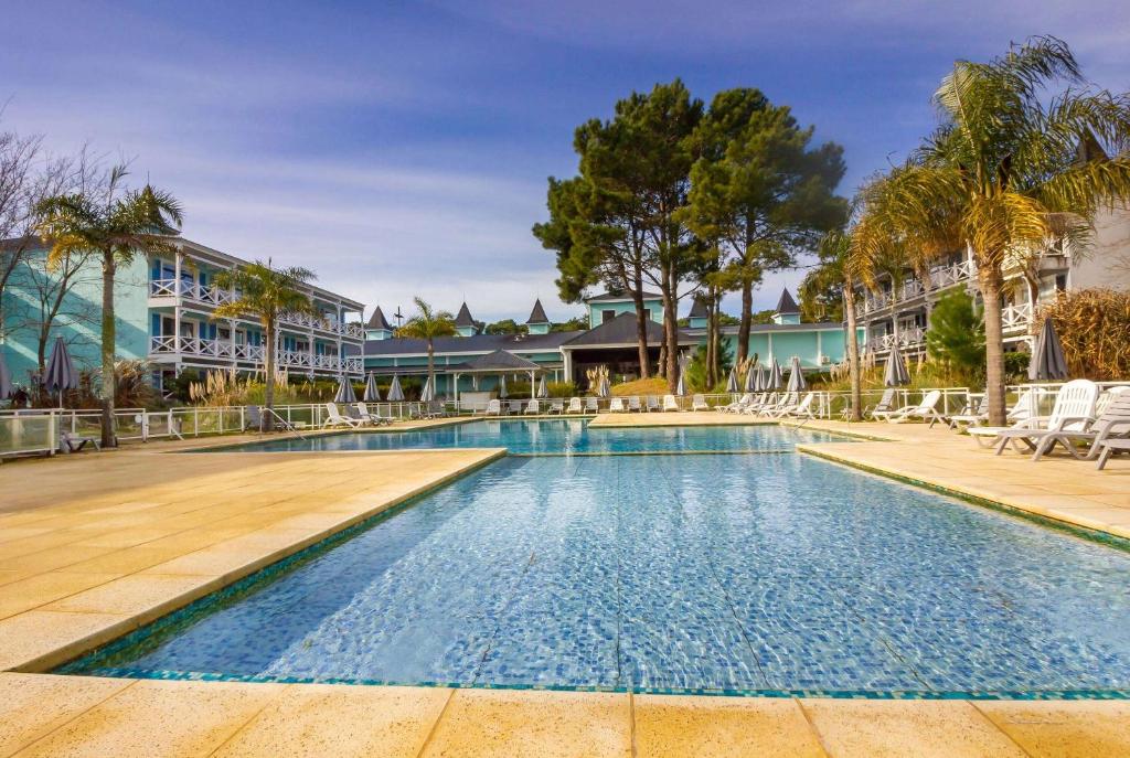 Howard Johnson Hotel & Convention Center Madariaga - Carilo photo 3