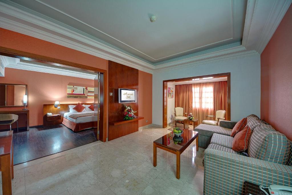 {
  "en-gb": "Ascot Hotel"
} photo 3
