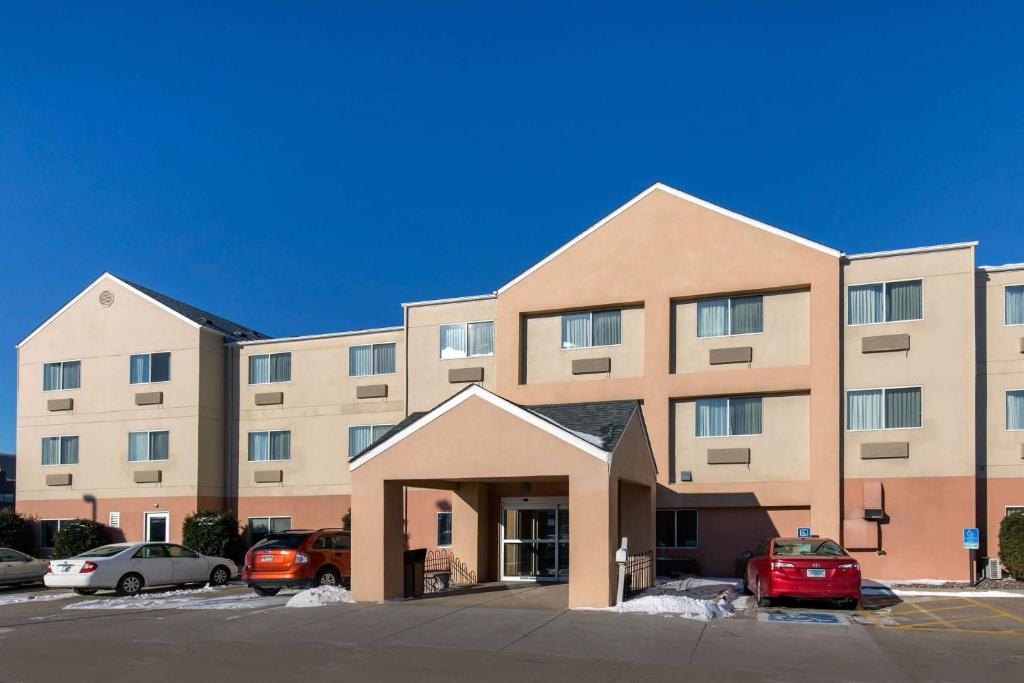 AmericInn by Wyndham St Cloud MN Shopping Area photo 1
