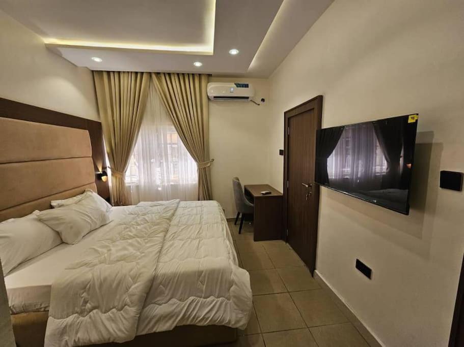 Luxury & Spacious Room in Abuja