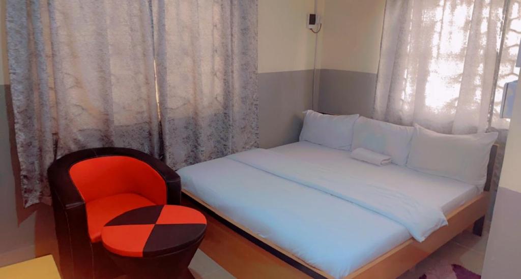 Arena Guest House and Lounge photo 1