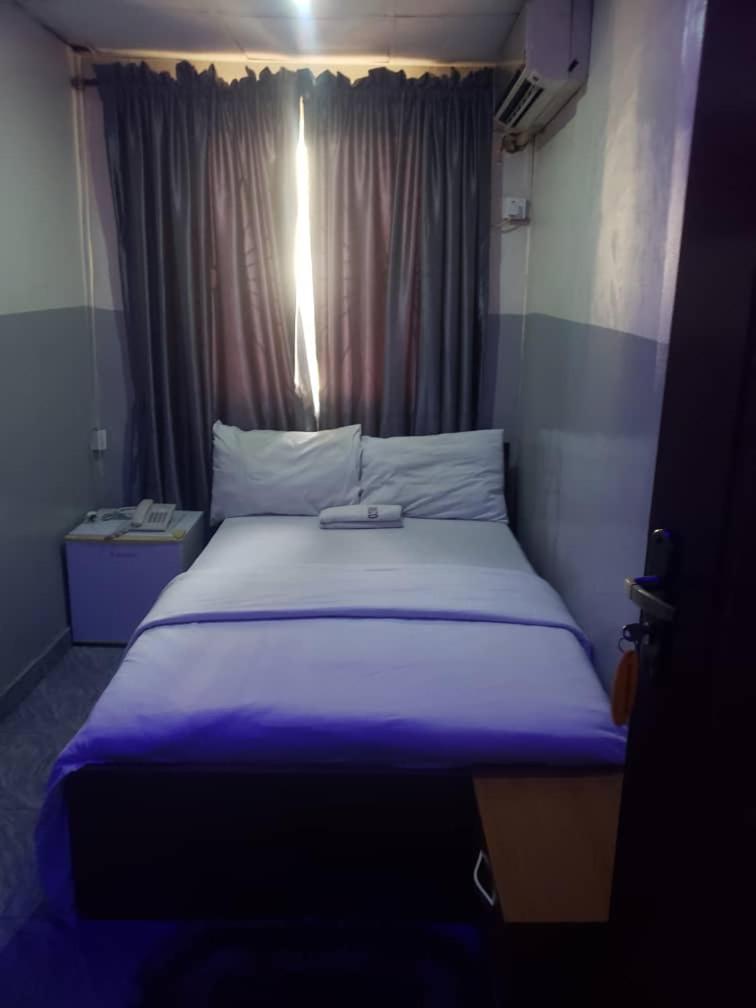 Arena Guest House and Lounge photo 3