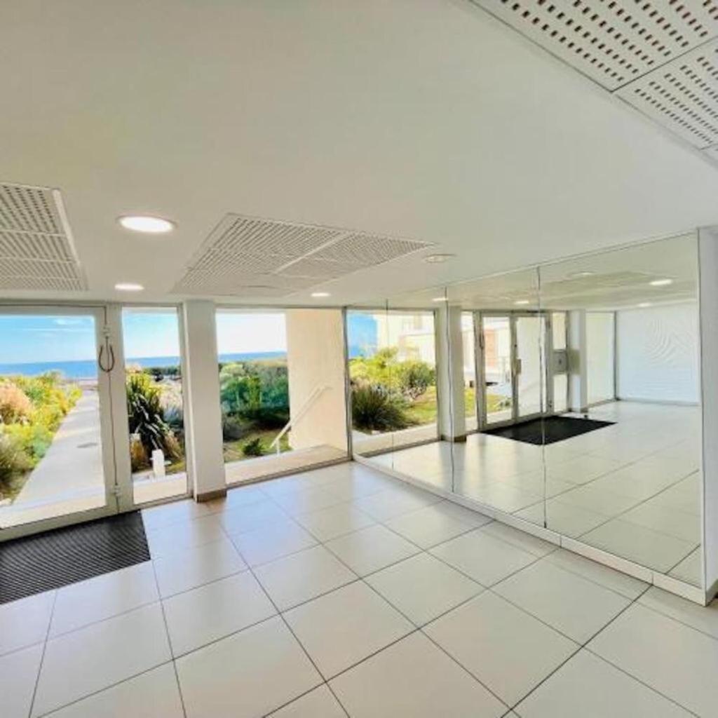 Le Terrasse en Mer- Air conditioning parking and seaside! photo 1