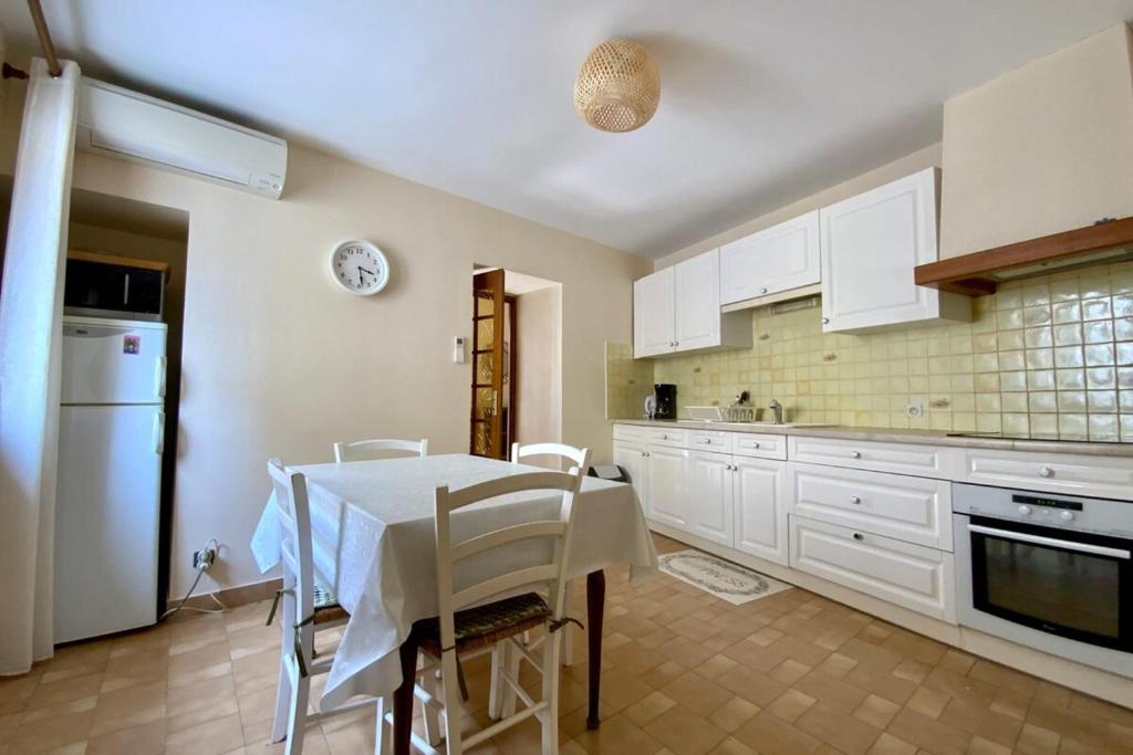 Villa Isabelle- Large bright house with courtyard! photo 1
