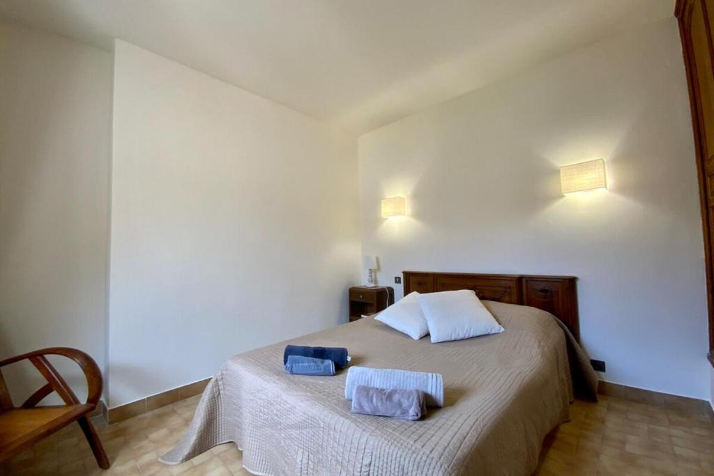 Villa Isabelle- Large bright house with courtyard! photo 3