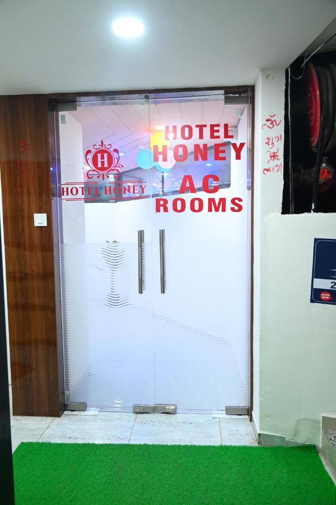 HOTEL HONEY AC ROOMS photo 3