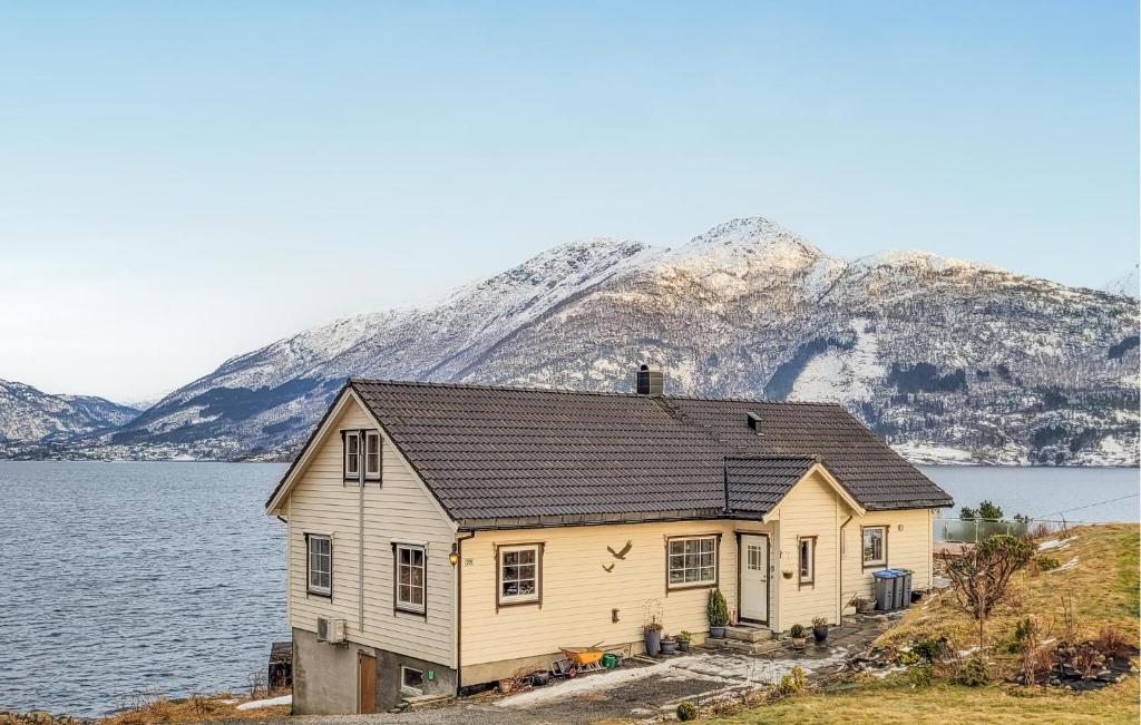 4 Bedroom Awesome Home In Trvikbygd