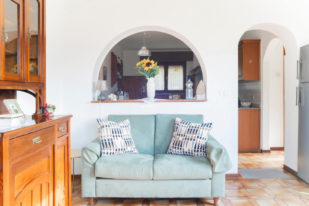 4 bedrooms home in the countryside - sauna, wine, swim in the creek photo 4