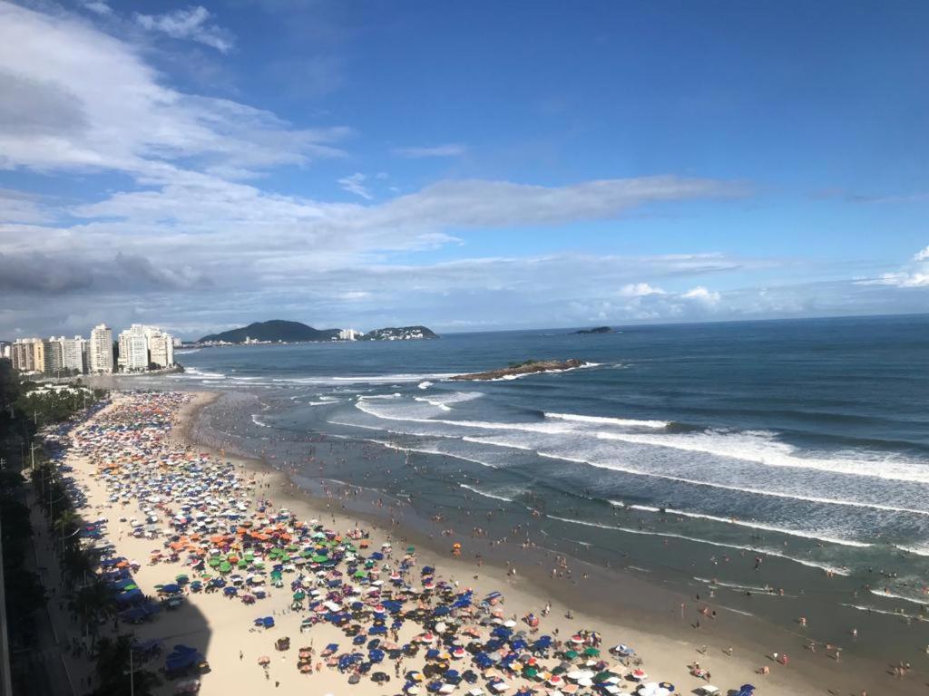 Guaruja Praia de Pitangueiras frente ao mar